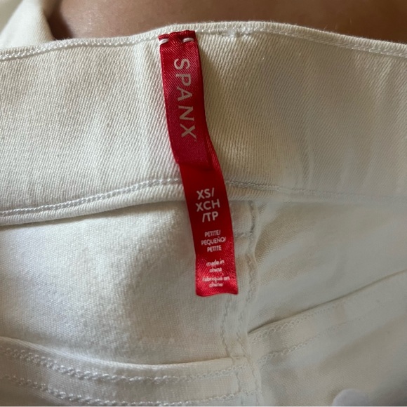 Spanx Straight Leg Ankle Jeans White NWT Size XSP - Picture 6 of 6